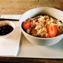 Alfred & Constance - Bircher with berry compote