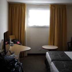 Mercure Caen Côte de Nacre - The rooms are the least elegant part of the experience here...
