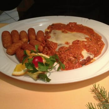 Pizzeria Casa Loste - Schnitzel with bolognese sauce - Pizza Near Me - Wetzlar, HE