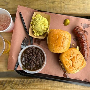 la Barbecue - Pulled and sliced brisket sandwiches with beans, coleslaw, and chipotle sausage - Barbeque Near Me - Austin, Texas la Barbecue - Pulled and sliced brisket sandwiches with beans, coleslaw, and chipotle sausage - Barbeque Near Me - Austin, Texas