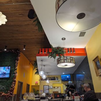 Chicago Waffles - Oak Park - the dining area - Breakfast & Brunch Near Me - Oak Park, Illinois