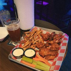 The Roost - Wing combo & beer