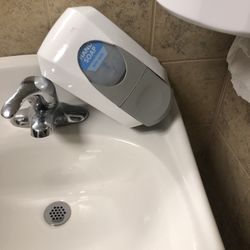 Huddle House - Women's bathroom
