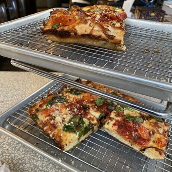 COMO's Restaurant - Fresh LGBT Pizza - Pizza Near Me - Ferndale, Michigan
