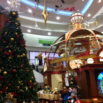 Scarborough Town Centre - Santa Picture Station - Shopping Centers Near Me - Scarborough, Ontario
