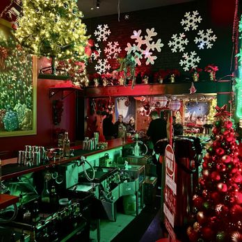 Mistletoe - Holiday decor - Pop-up Shops Near Me - San Francisco, California Mistletoe - Holiday decor - Pop-up Shops Near Me - San Francisco, California