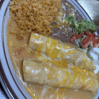 Puerto Azul Restaurant - Enchiladas suizas de pollo - Mexican Near Me - San Jose, California Puerto Azul Restaurant - Enchiladas suizas de pollo - Mexican Near Me - San Jose, California
