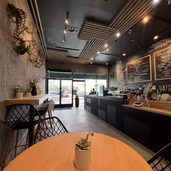 Tang & Java - Beautiful Interior - Gelato Near Me - Woodland Hills, California
