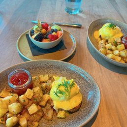 Smoked Salmon Eggs Benedict