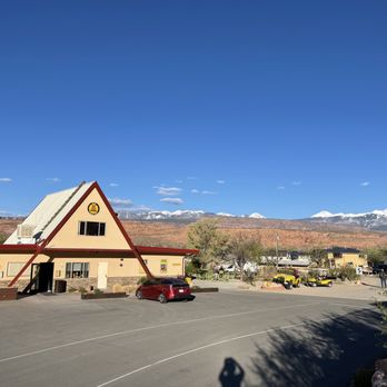 Moab KOA - Classic KOA entrance store/check-in - RV Parks Near Me - Moab, Utah