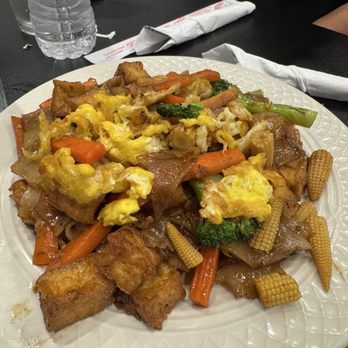 Lotus Thai and Sushi - Tofu Pad Sea Ewe(Dinner Portion) - Thai Near Me - Cincinnati, Ohio