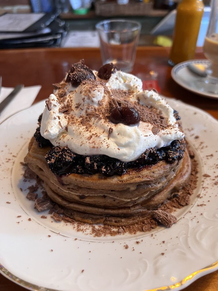 Nina’s Brunch Logo