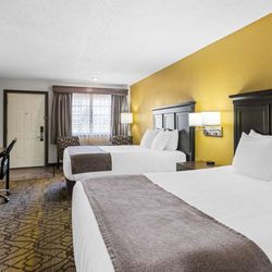 Best Western of Harbor Springs - Double Queen Bed Room