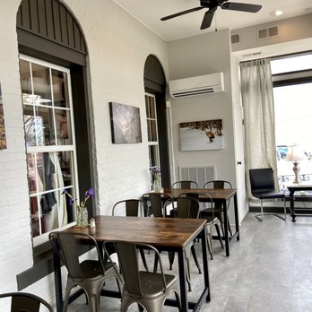 Bistro 562 & Coffee House - a view of the dining area - Coffee & Tea Near Me - Gallatin, Tennessee