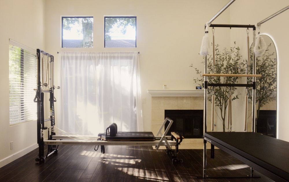 Atelier Flow Pilates Logo