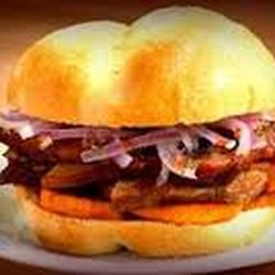 Inti Sandwich - Pan con Chicharron