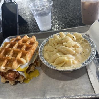 Se7enBites - Minnie Pearl with side Mac and cheese - Coffee & Tea Near Me - Orlando, Florida
