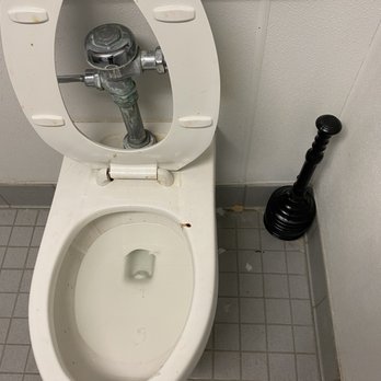 Staples - Toilet dirty - Shipping Centers Near Me - University Park, Florida