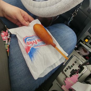 Gene's Root Beer - Corn dog was aaaight - Fast Food Near Me - Anderson, Indiana