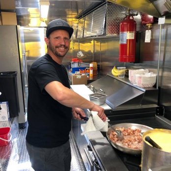 Darleenz Dillaz - Cookin and smiling! - Food Trucks Near Me