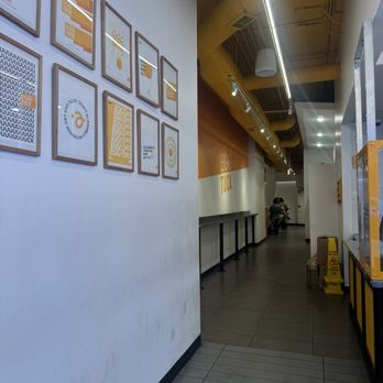 Egg Tuck - Interior - Breakfast & Brunch Near Me - Chicago, Illinois