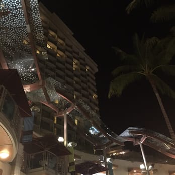 Yard House - Outside - New American Near Me - Honolulu, Hawaii