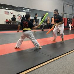 Field Martial Arts Academy - Reflex game. Don't get touched!