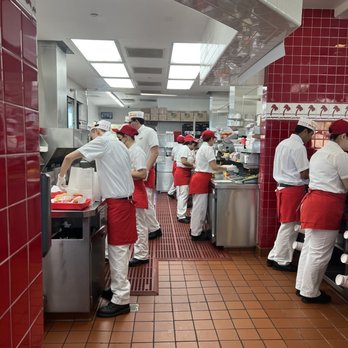 In-N-Out Burger - Crew working hard - Burgers Near Me - Tucson, Arizona In-N-Out Burger - Crew working hard - Burgers Near Me - Tucson, Arizona