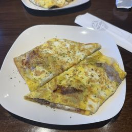 Boeuf Crepe with just beef, egg and cheese Boeuf Crepe with just beef, egg and cheese