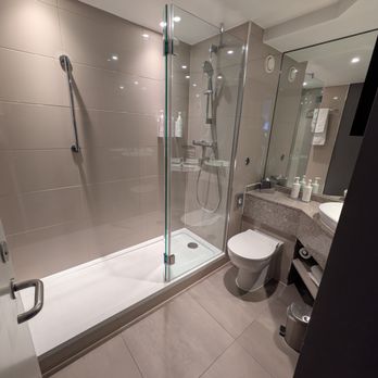 Leeds Marriott Hotel - Bathroom - Hotels Near Me - Leeds, LDS