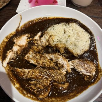 Victoria Cocina Mexicana - Pollo en mole negra - Mexican Near Me - Tucson, Arizona Victoria Cocina Mexicana - Pollo en mole negra - Mexican Near Me - Tucson, Arizona