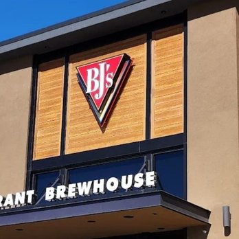 BJ's Restaurant & Brewhouse - Breweries Near Me - Goodyear, Arizona