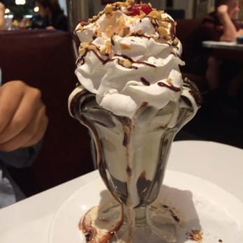 Cafe 50's - Hot fudge sundae - Diners Near Me - Los Angeles, California