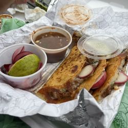 Pupuseria y Tienda Latina - Birria tacos