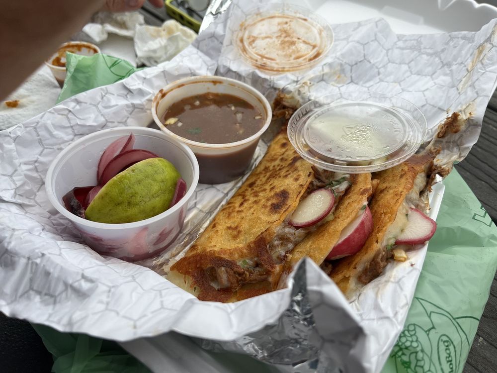 Pupuseria y Tienda Latina