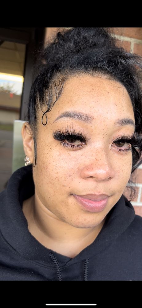All That Lash Logo