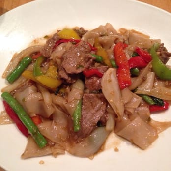 Thai Canteen - Number 27 with beef. Stir fry noodles with green beans, onions, bell peppers ..delicious ! - Thai Near Me - Davis, California Thai Canteen - Number 27 with beef. Stir fry noodles with green beans, onions, bell peppers ..delicious ! - Thai Near Me - Davis, California