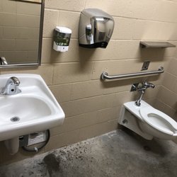 Howard Park - Clean bathrooms. Automatic soap, water, hand drier and toilet