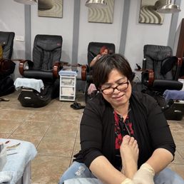 Nancy massaging my tired legs! Nancy massaging my tired legs!