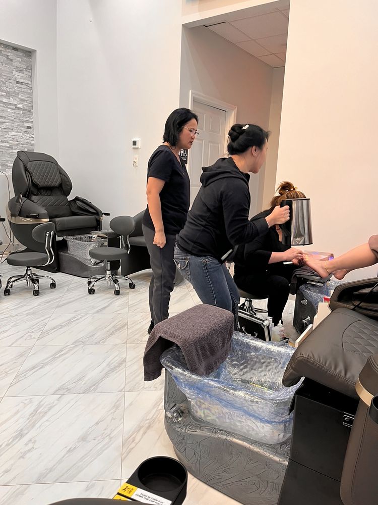 Grand Nails Lounge Spa Image