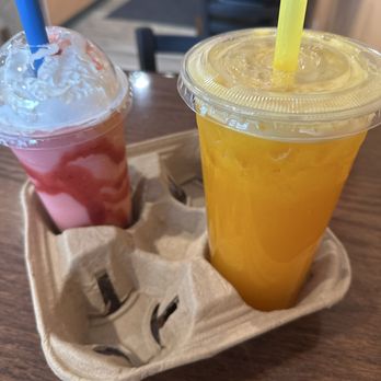 Taqueria La Patrona - Raspberry smoothie on the left, mango lemonade on the right - Mexican Near Me - Oshkosh, Wisconsin