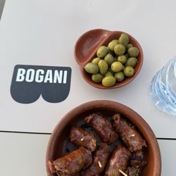Restaurante Açor - Appetizer linguisa and olives
