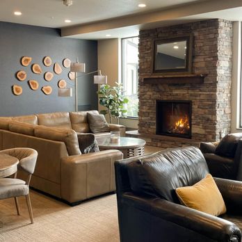 Berlin Encore Hotel and Suites - Lobby - Fireplace - Hotels Near Me - Berlin, Ohio Berlin Encore Hotel and Suites - Lobby - Fireplace - Hotels Near Me - Berlin, Ohio