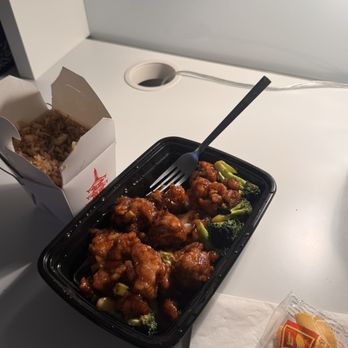 Yen Ching - C8. Chicken in Orange Sauce with vegetables and fried rice - Chinese Near Me - Henrico, Virginia