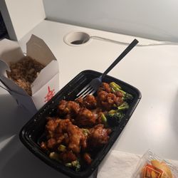 Yen Ching - C8. Chicken in Orange Sauce with vegetables and fried rice