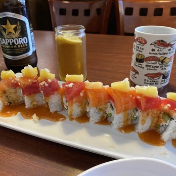 Ginza Sushi - Hawaiian roll - look how pretty! - Sushi Bars Near Me - Honolulu, Hawaii