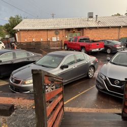 Hans & Franz Biergarten - Plenty of parking