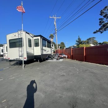 Beach RV Pleasure Point - Neighbor porch - RV Parks Near Me - Santa Cruz, California Beach RV Pleasure Point - Neighbor porch - RV Parks Near Me - Santa Cruz, California