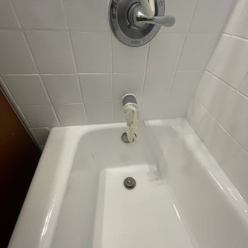 24 Hour Bath - After. Fresh, shining and no cracks. - Refinishing Services Near Me - Carson, California