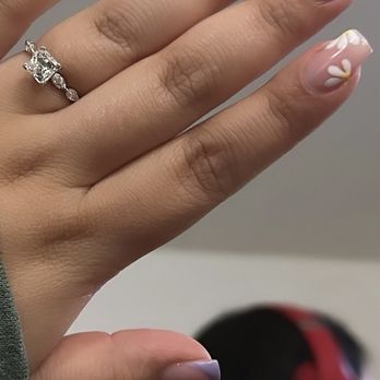 Gem Nail Spa - Nail Salons Near Me - Windsor, California